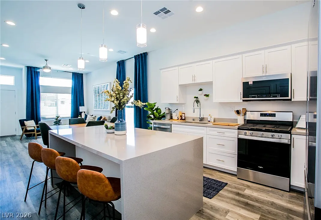 3 bed, 2.5 bath, 1785 sqft, $2,485 — Photo 1