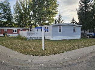 504 Sherwood Ln, Bismarck, ND 58504