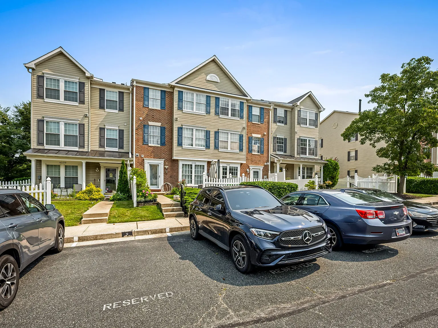 3 bed, 2.5 bath, 1607 sqft, $2,500 — Photo 3