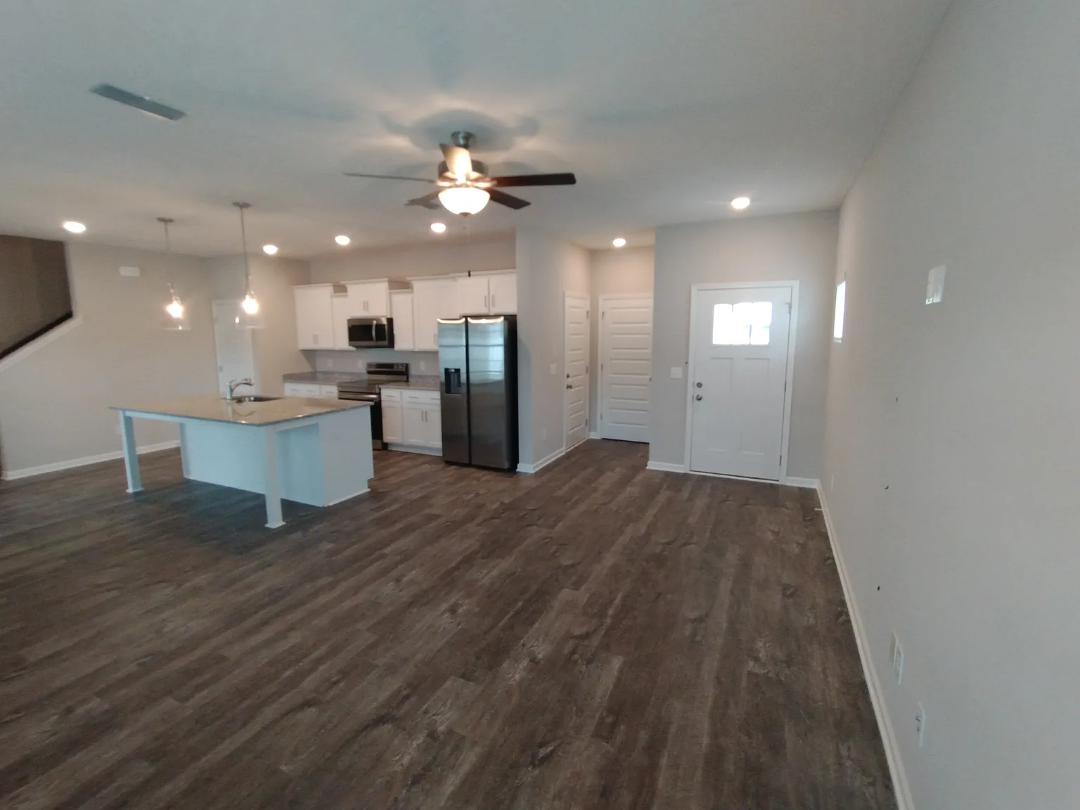 3 bed, 2.5 bath, 1811 sqft, $2,300 — Photo 3