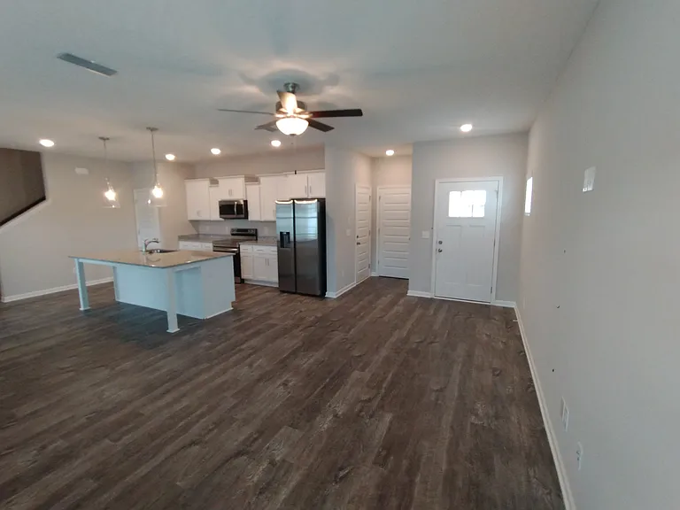 1844 Bethpage Dr — Photo 3