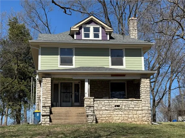 11904 Gill St, Sugar Creek, MO 64054