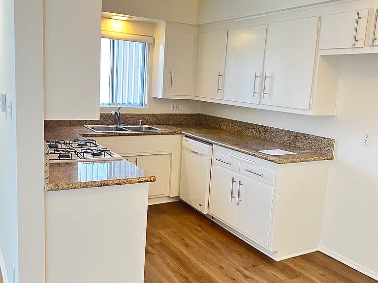4653 Fulton Ave #16 — Photo 2