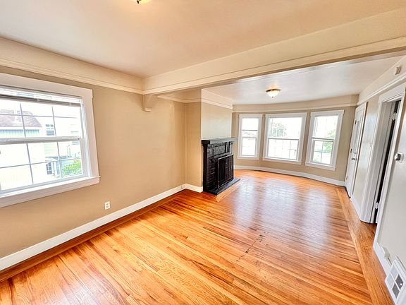 4th image of 285 Woodrow St #1