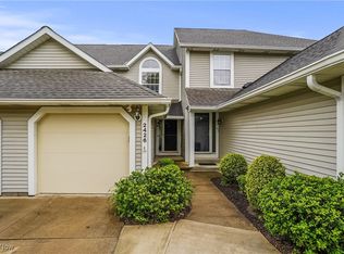2426 Wrens Dr S, Stow, OH 44224