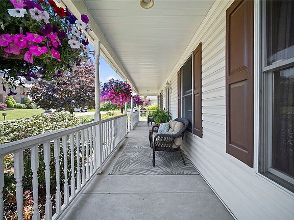 3rd image of 1114 Redoak Dr