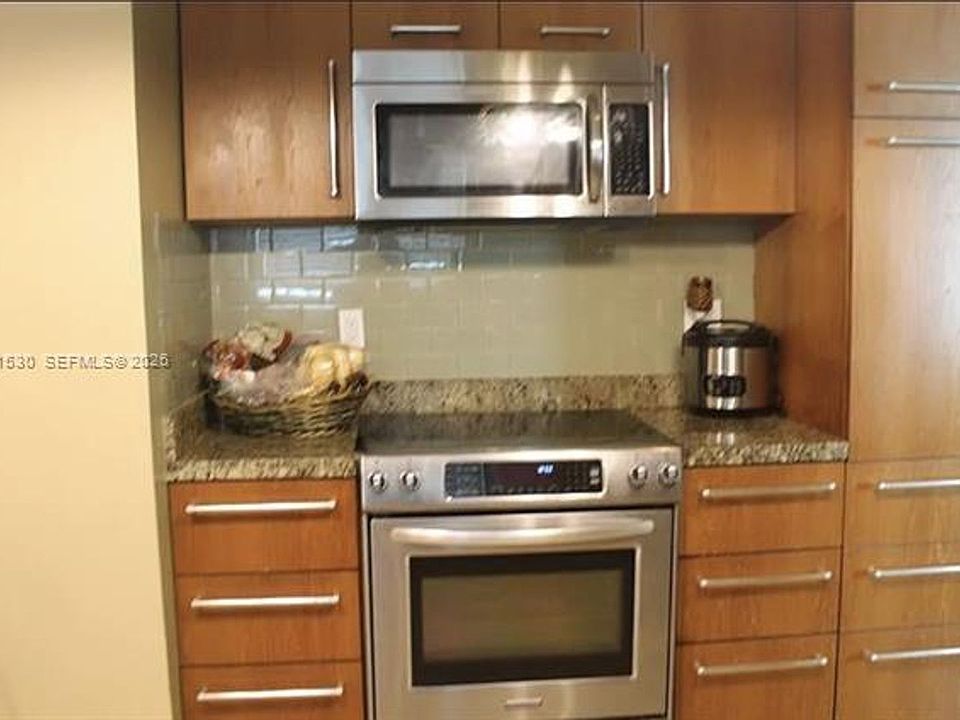 1st image of 1029 SW 10th Ave #1029