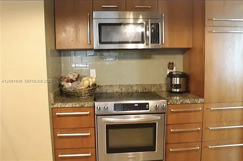 1029 SW 10th Ave #1029 Photo 1