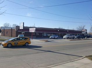 894 7th St NW, Rochester, MN 55901