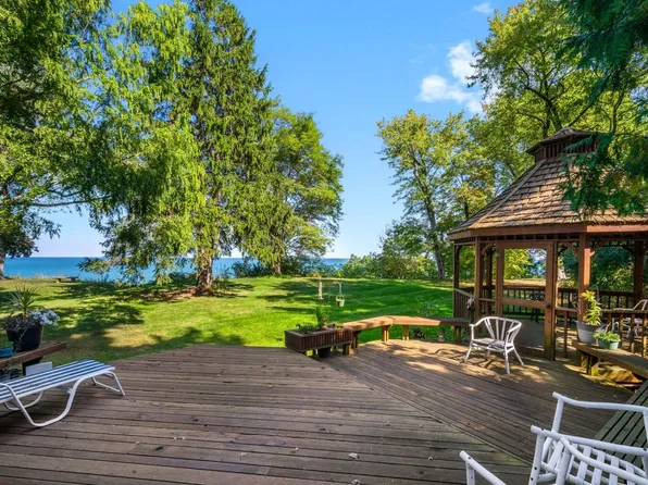 9604 North Lake DRIVE, Bayside, WI 53217