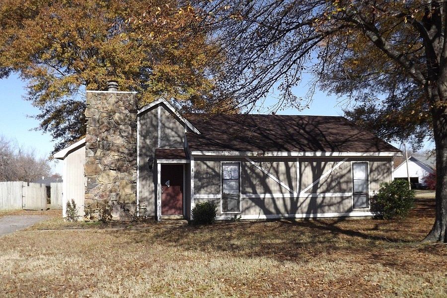 1st image of 756 Eaglewood Dr