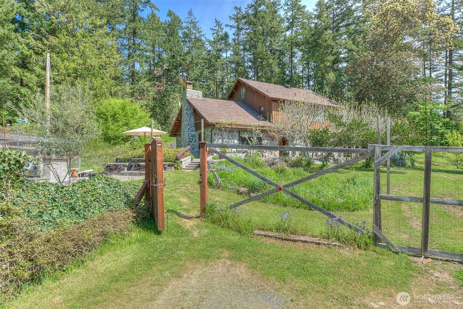 108 Pinneo Road photo 1