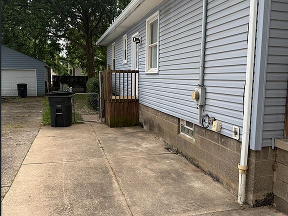 3rd image of 1834 Flint Ave