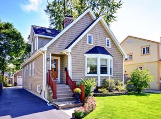 335 N Walnut St, Elmhurst, IL 60126