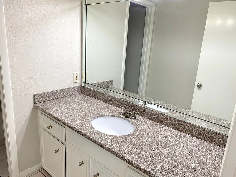 14934 Elmont Dr — Photo 21
