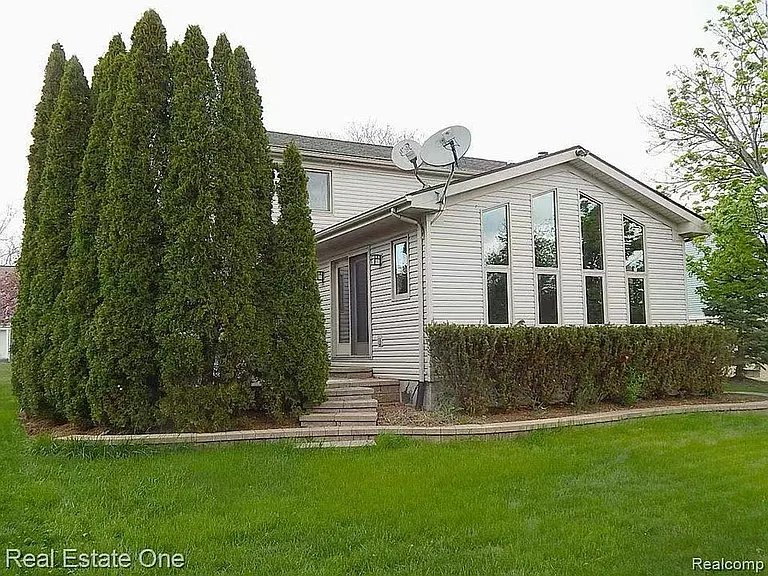 1947 N Fairview Ln — Photo 15