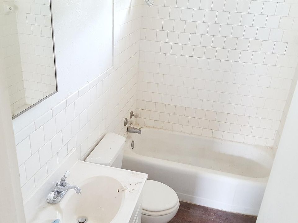2nd image of 820 W 40th St