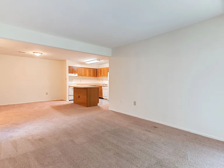 Hunter's Run Apartments — Photo 12