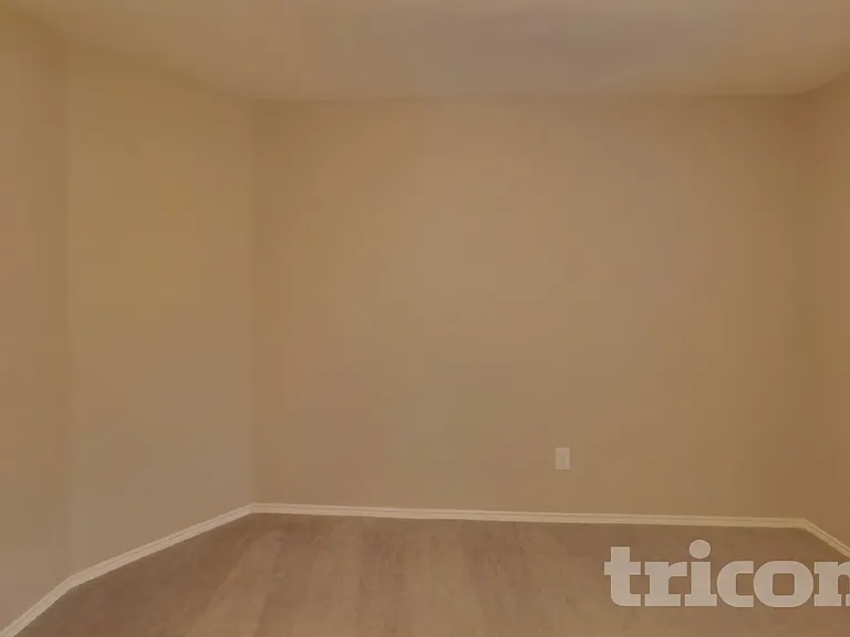 2328 White Oak Dr — Photo 12
