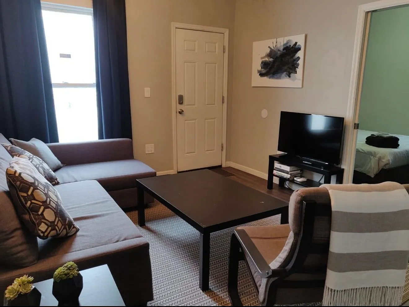 2 bed, 800 sqft, $2,200 — Photo 2