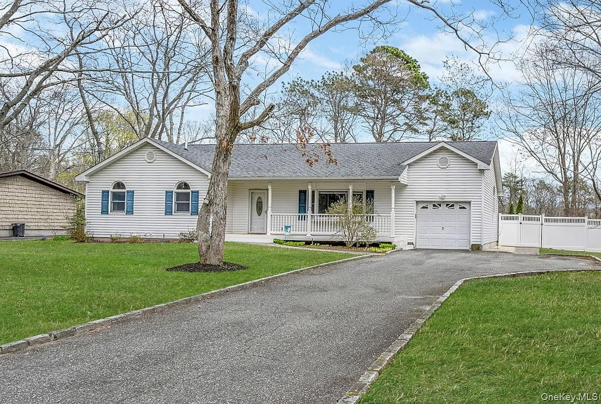 367 Hewlett Avenue, East Patchogue, NY 11772 | Zillow
