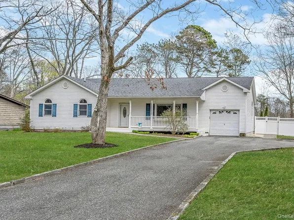 367 Hewlett Avenue, East Patchogue, NY 11772