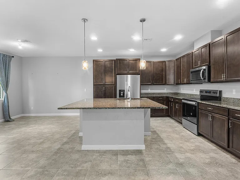 16474 Helix Ct — Photo 12