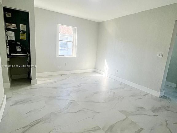 4th image of 1960 NW 49th St #1