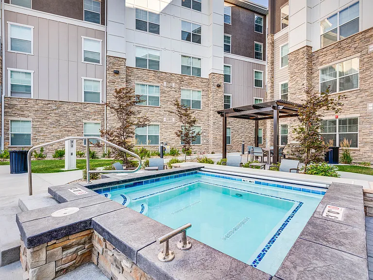 Incline at Anthem - 55+ Active Adult Apartment Homes — Photo 5