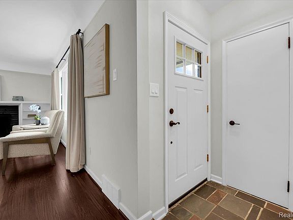 3rd image of 4419 Beverly Ct