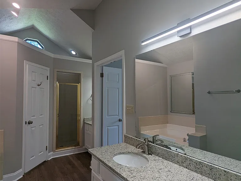 191 S Burbank Dr — Photo 11