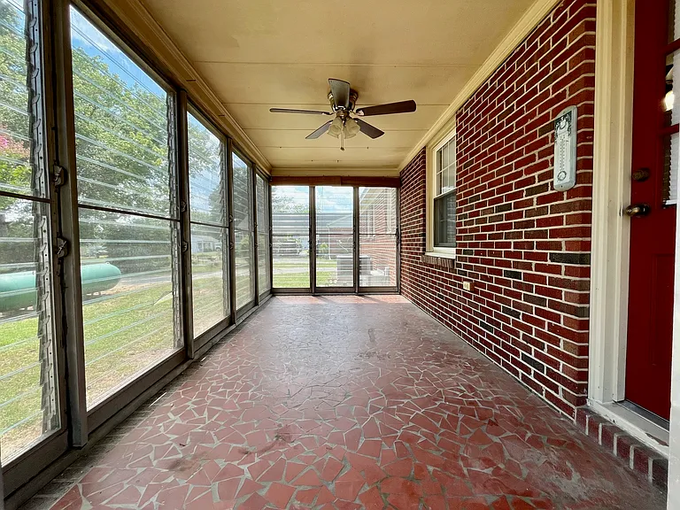 513 E Main St — Photo 19