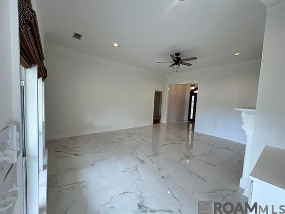 5th image of 1325 Springlake Dr