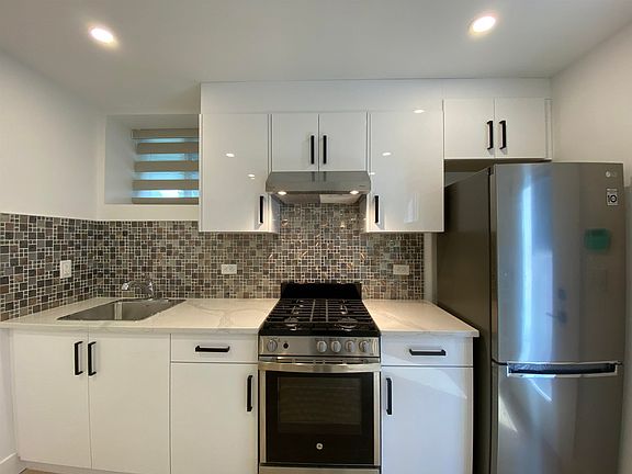 5th image of 2723 Turner St