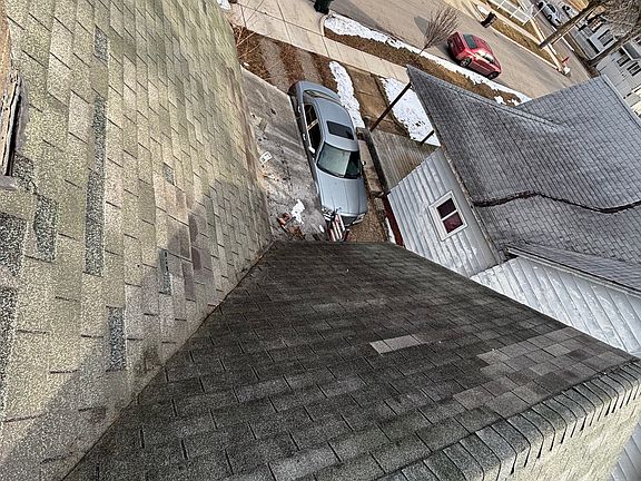 3rd image of 835 E Whitmer St