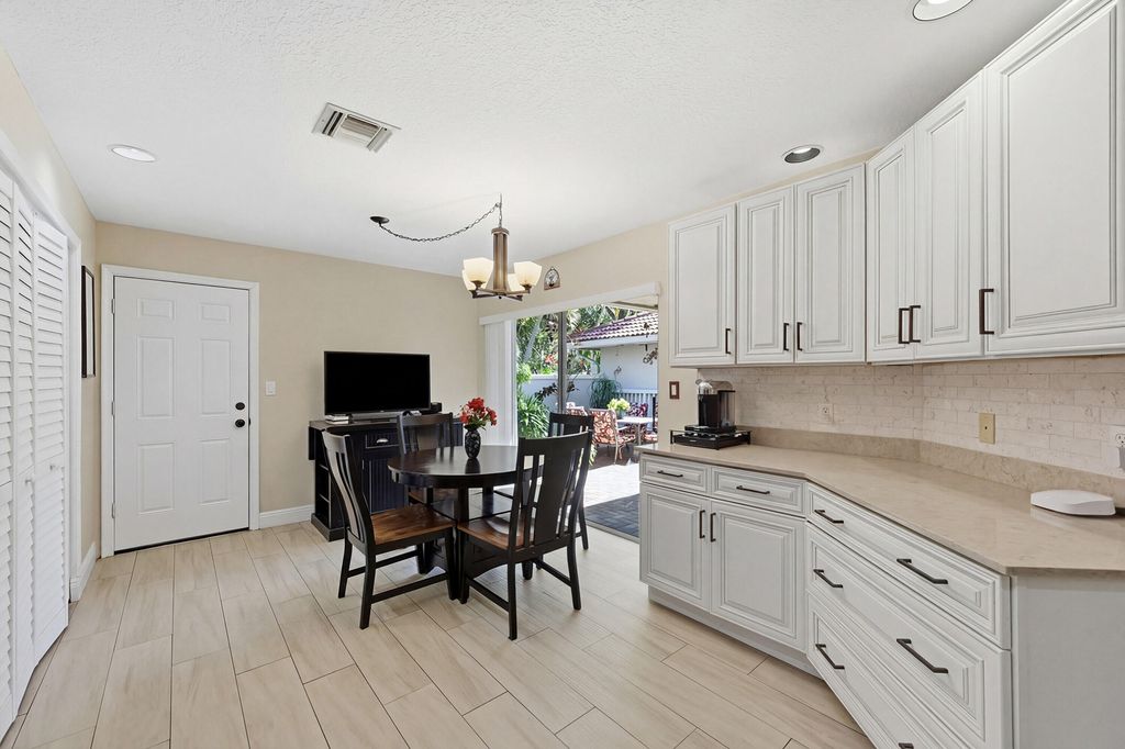 4115 Carriage Drive #P2, photo 2
