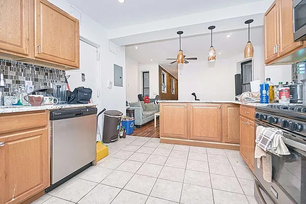 Rented by Keller Williams NYC | media 26