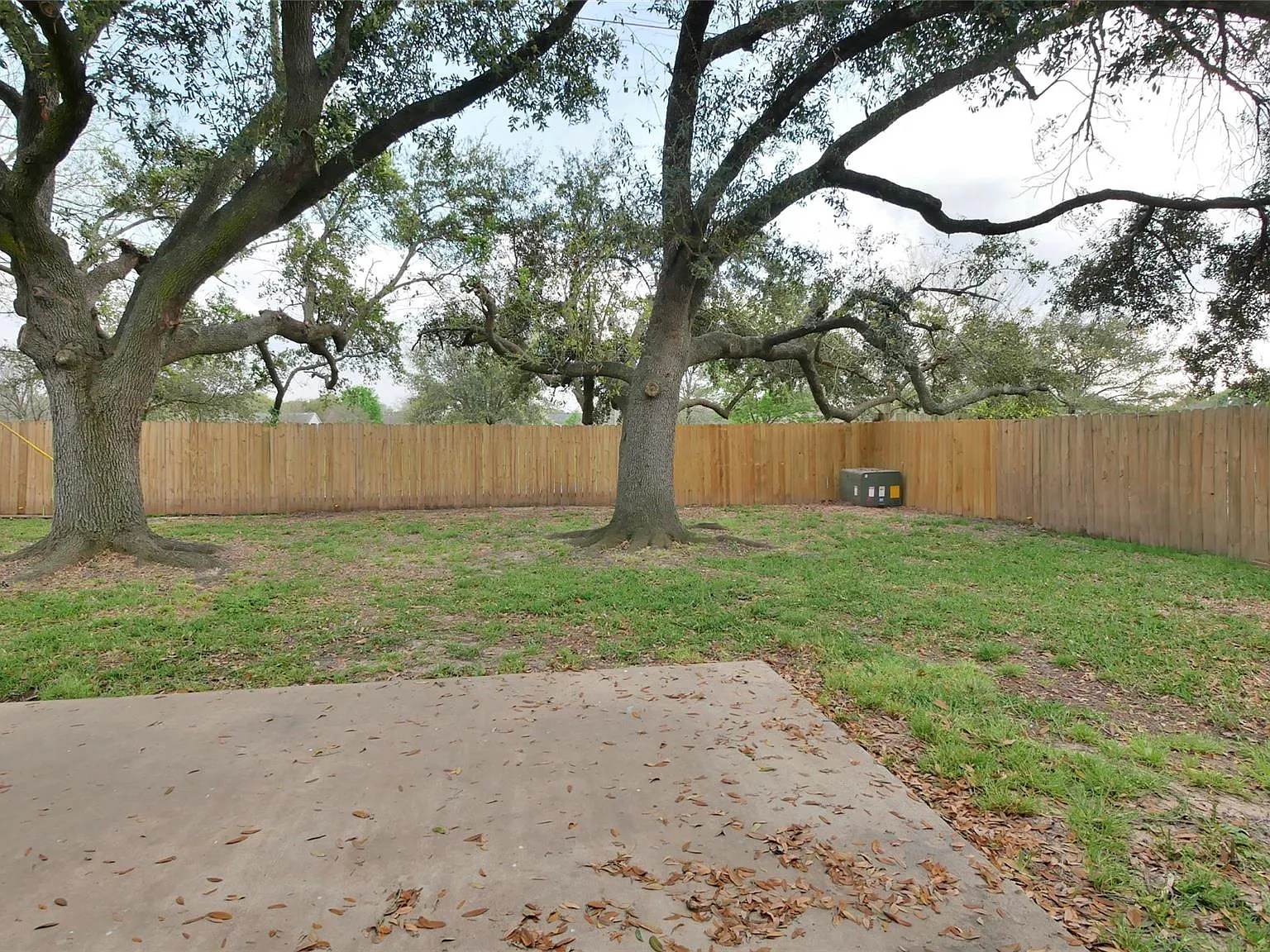3 bed, 2.0 bath, 1852 sqft, $1,950 — Photo 2