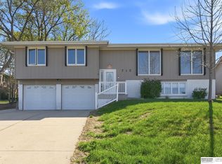 715 S 154th St, Omaha, NE 68154