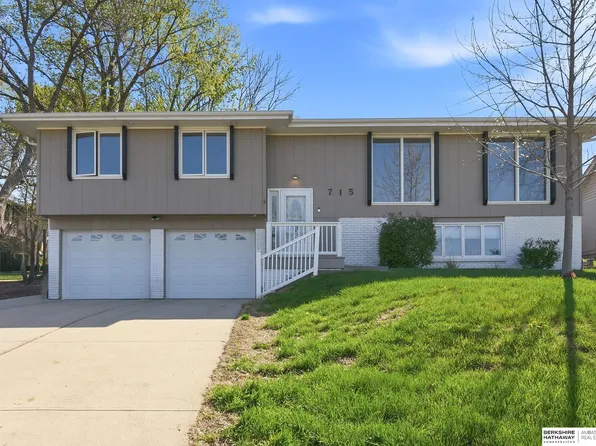 715 S 154th St, Omaha, NE 68154