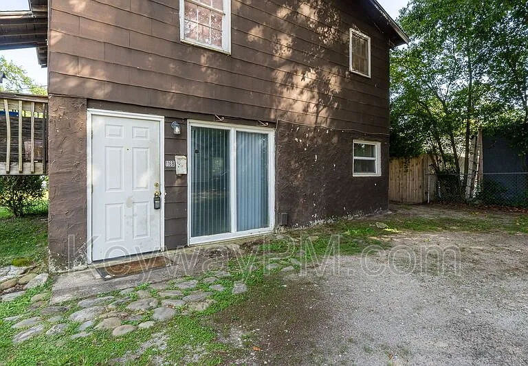 116 Argyle Ave #B — Photo 3
