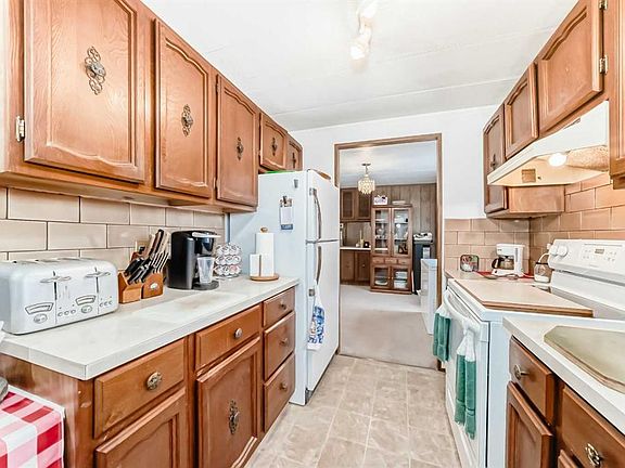 3rd image of 99 Arbour Lake Rd NW #99