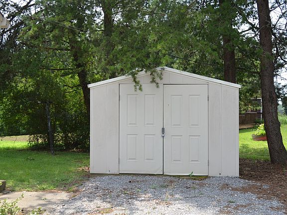 4th image of 100 Bellamy Ct