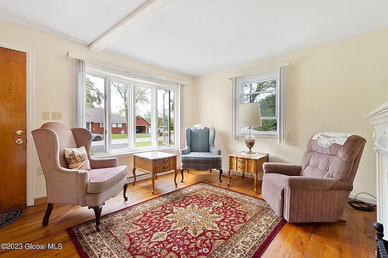 4th image of 7 Roslyn Avenue