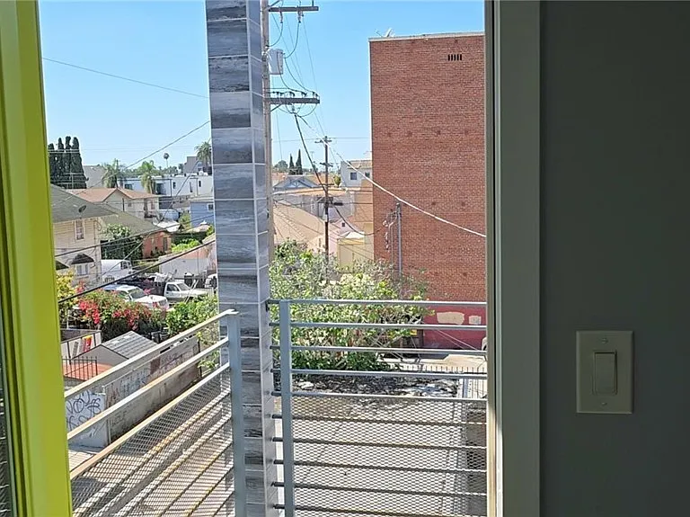 2250 W 14th St — Photo 17