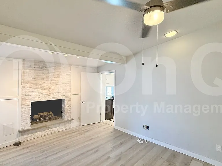 525 N Vine St — Photo 10