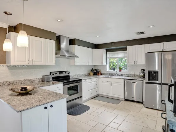 2470 SW 16th St, Fort Lauderdale, FL 33312