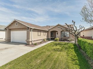 208 Kelly Ave, Parlier, CA 93648