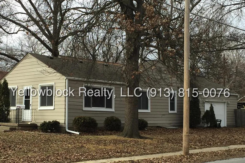 320 E 79th Terrace — Photo 1