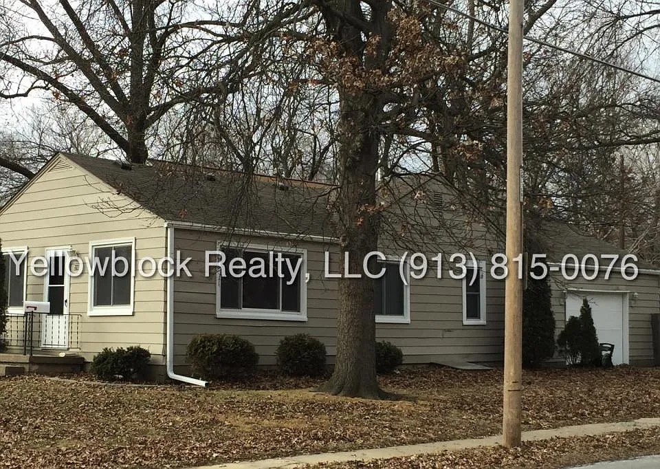 320 E 79th Ter